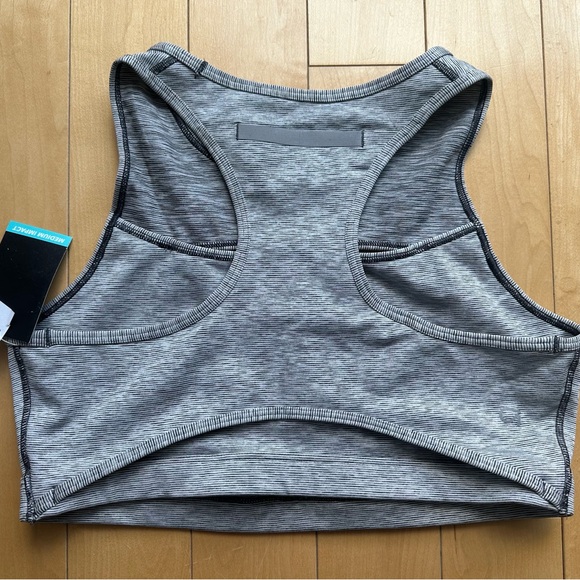 NWT Gap. GapFit Medium Impact Sports Bra. Size Medium. - Picture 2 of 5